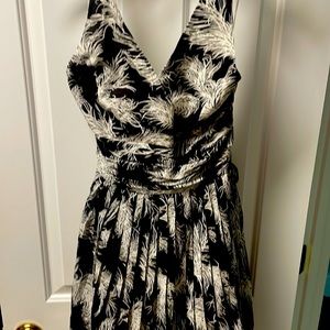 Cute halter dress. Can tie in back or front and wrap